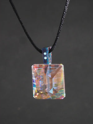 Brilliant Cuts "Prism Pendant"