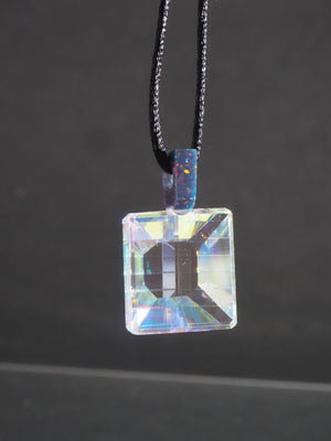Brilliant Cuts "Prism Pendant"