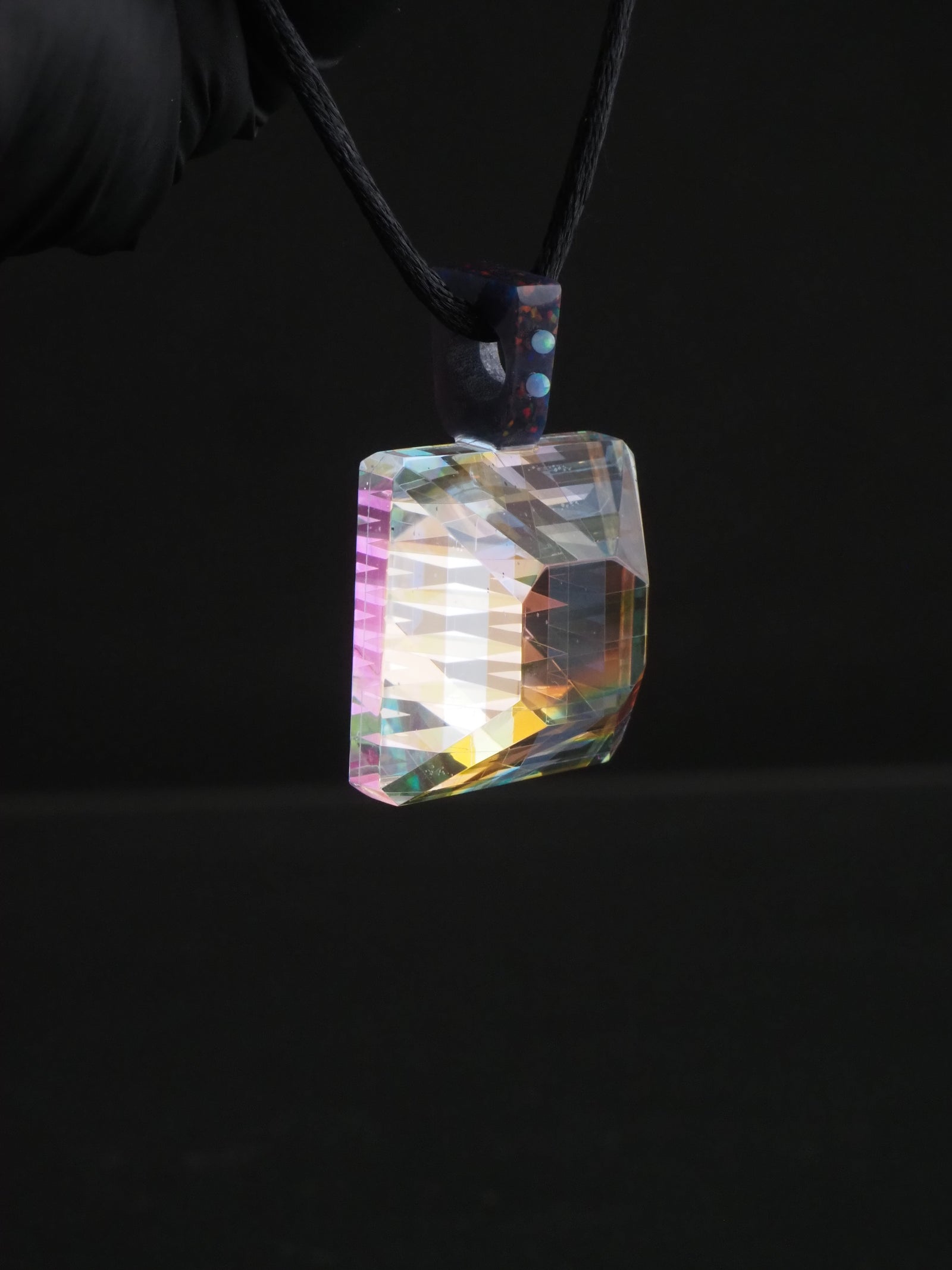 Brilliant Cuts "Prism Pendant"